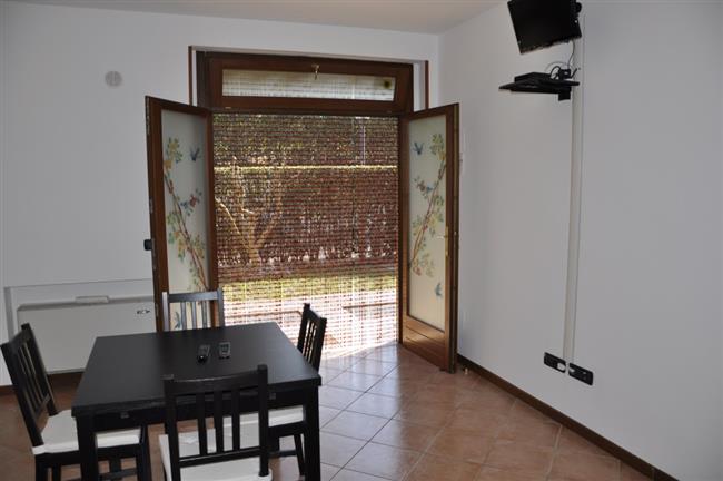 Living-kitchen with balcony