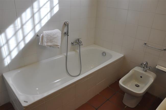 zweites Bad mit Badewanne