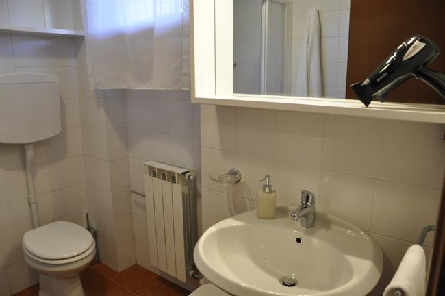 Badezimmer mit Dusche