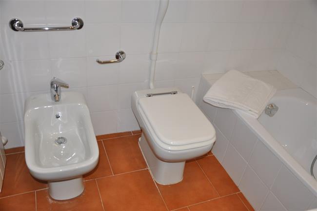 zweites Bad mit Badewanne
