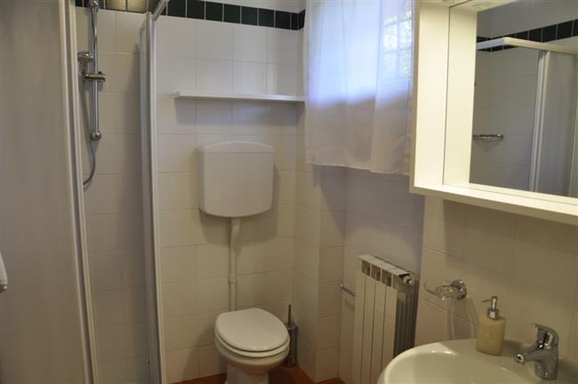 Badezimmer mit Dusche