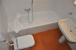 zweites Bad mit Badewanne