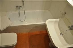 zweites Bad mit Badewanne