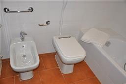 zweites Bad mit Badewanne